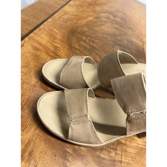 Naturalizer Women’s 7 Chunky Block Heels Sandals Tan Leather Slip On Comfort - Picture 3 of 9